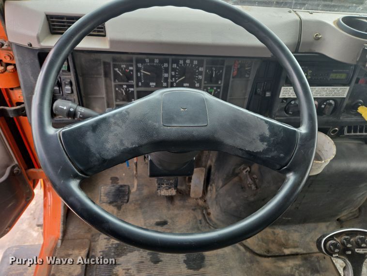 image for item ER5132 2002 International 2574 dump truck