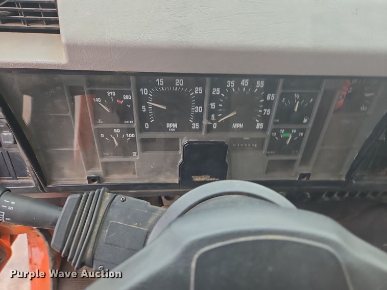 image for item ER5132 2002 International 2574 dump truck