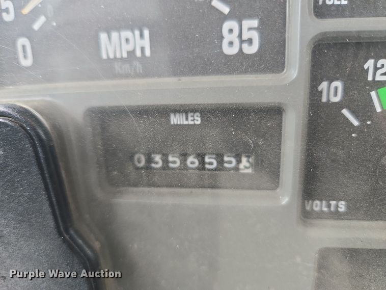 image for item ER5132 2002 International 2574 dump truck