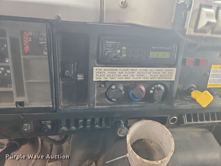 image for item ER5132 2002 International 2574 dump truck