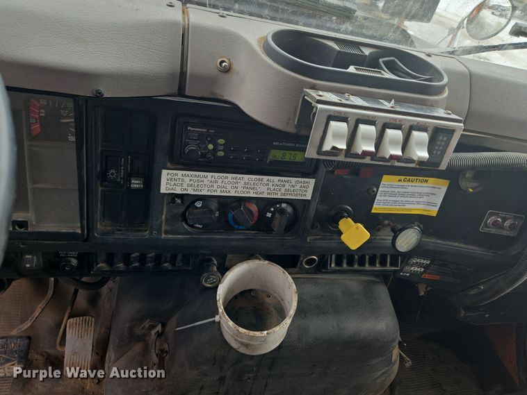 image for item ER5132 2002 International 2574 dump truck