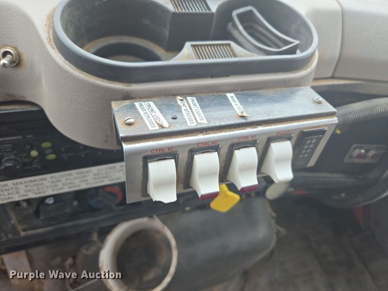 image for item ER5132 2002 International 2574 dump truck