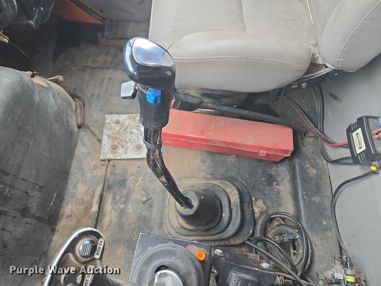 image for item ER5132 2002 International 2574 dump truck