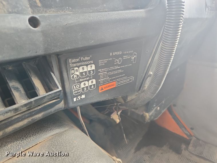 image for item ER5132 2002 International 2574 dump truck