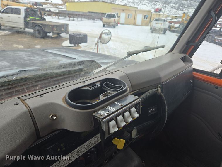 image for item ER5132 2002 International 2574 dump truck