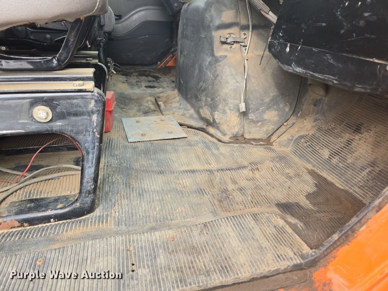 image for item ER5132 2002 International 2574 dump truck