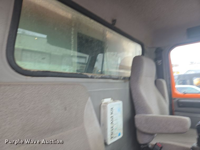 image for item ER5132 2002 International 2574 dump truck