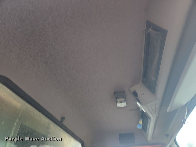 image for item ER5132 2002 International 2574 dump truck