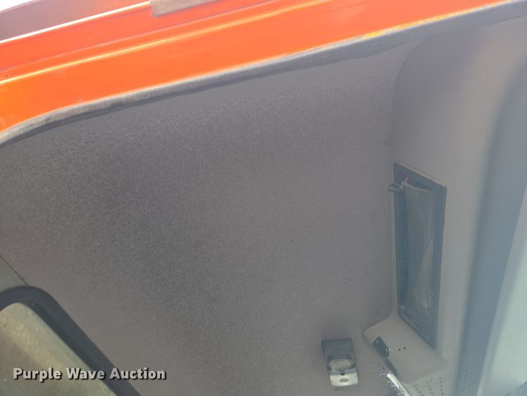 image for item ER5132 2002 International 2574 dump truck