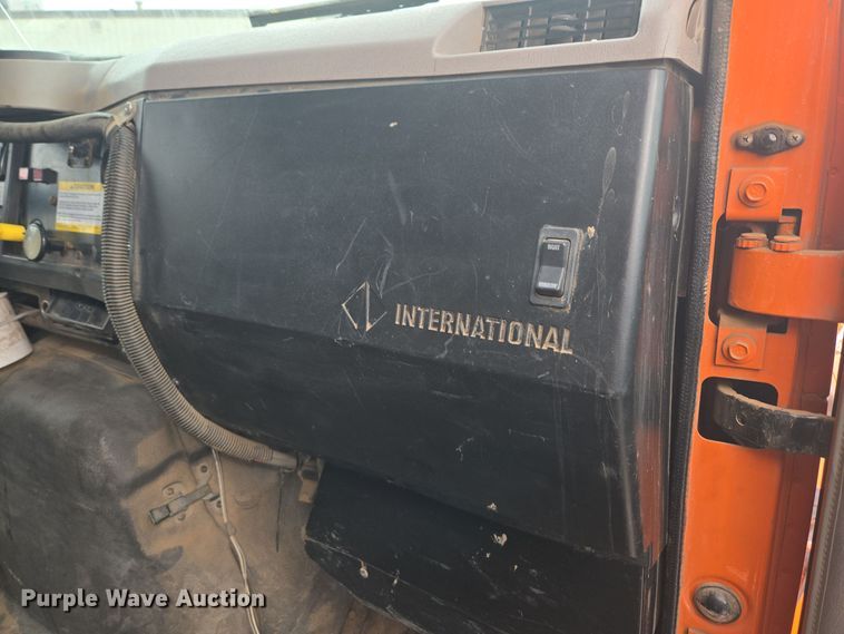 image for item ER5132 2002 International 2574 dump truck