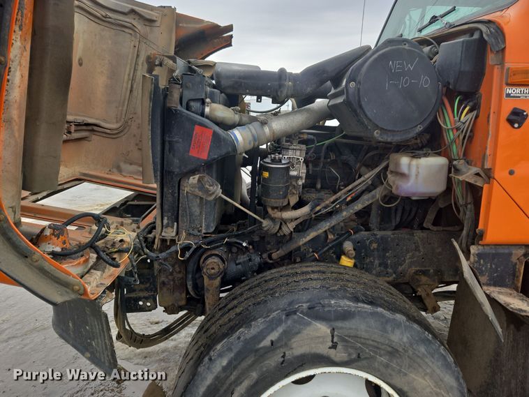 image for item ER5132 2002 International 2574 dump truck