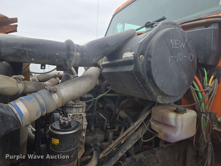 image for item ER5132 2002 International 2574 dump truck