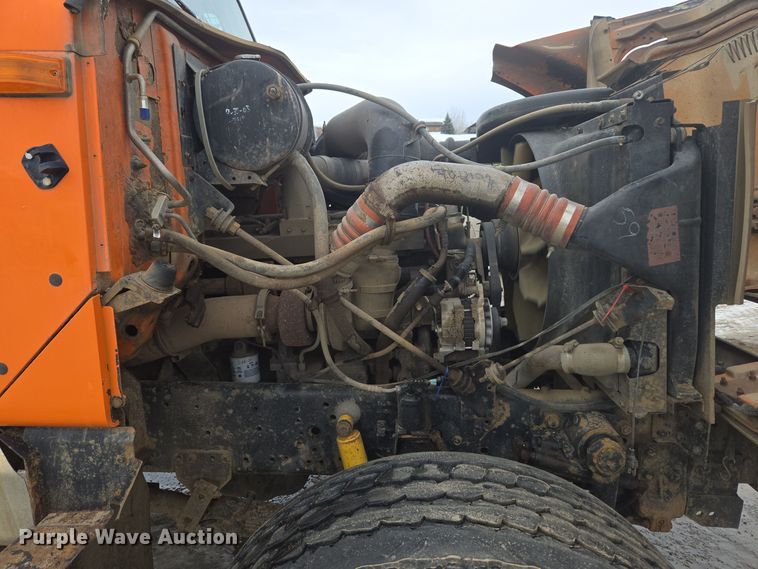 image for item ER5132 2002 International 2574 dump truck