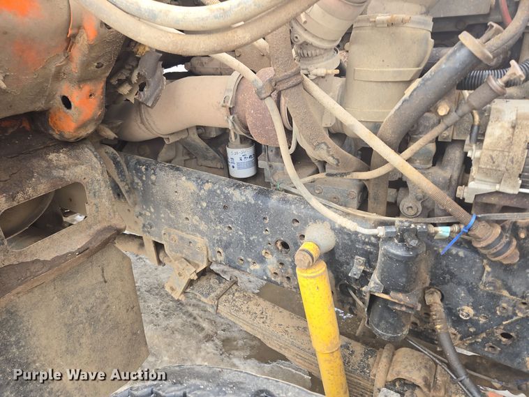 image for item ER5132 2002 International 2574 dump truck
