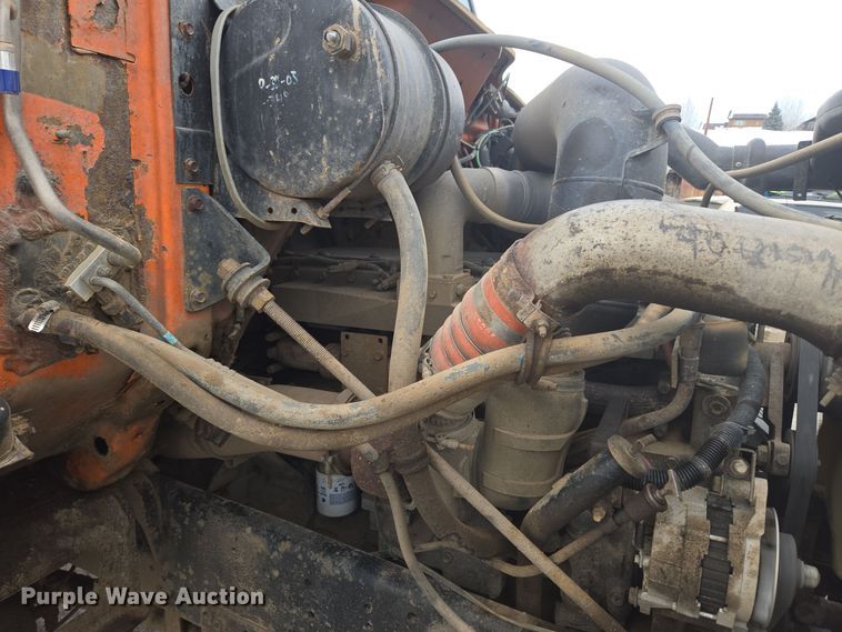 image for item ER5132 2002 International 2574 dump truck