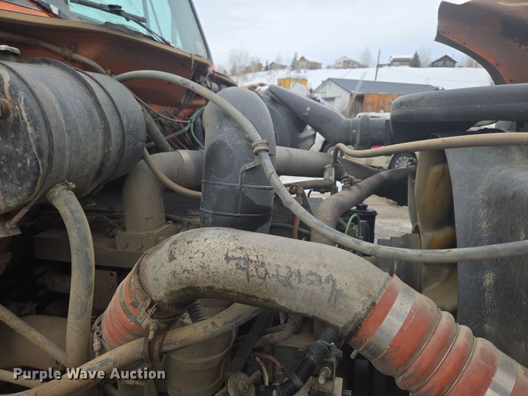 image for item ER5132 2002 International 2574 dump truck