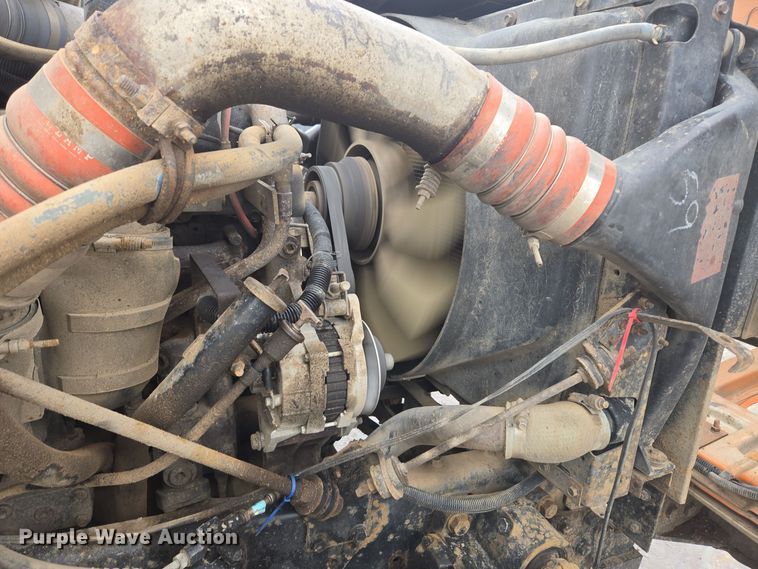 image for item ER5132 2002 International 2574 dump truck