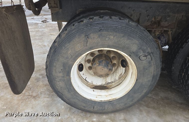 image for item ER5132 2002 International 2574 dump truck