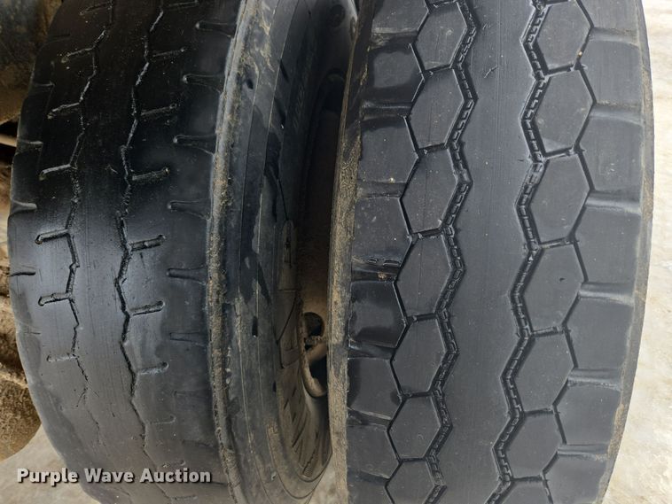 image for item ER5132 2002 International 2574 dump truck