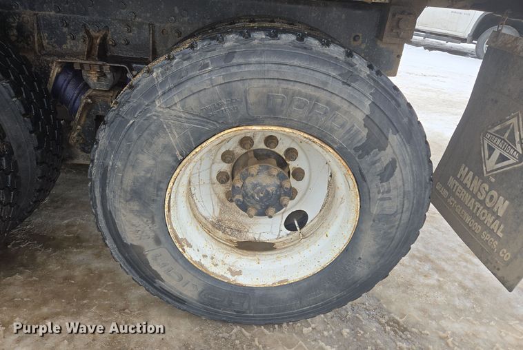 image for item ER5132 2002 International 2574 dump truck
