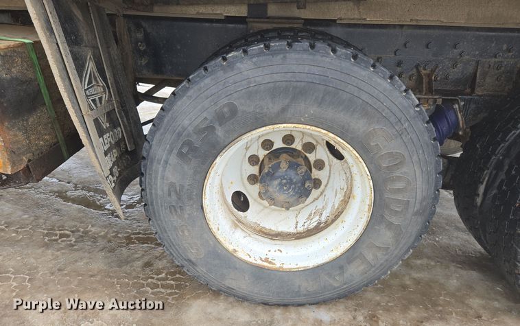 image for item ER5132 2002 International 2574 dump truck