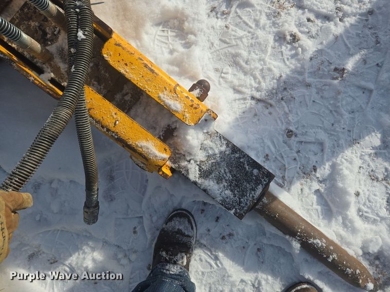 image for item ER5136 TRX HB750 skid steer breaker