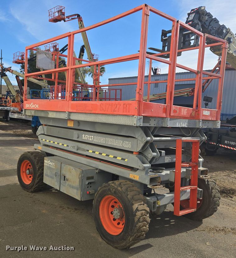 image for item ER5164 2006 Skyjack SJ7127 scissor lift