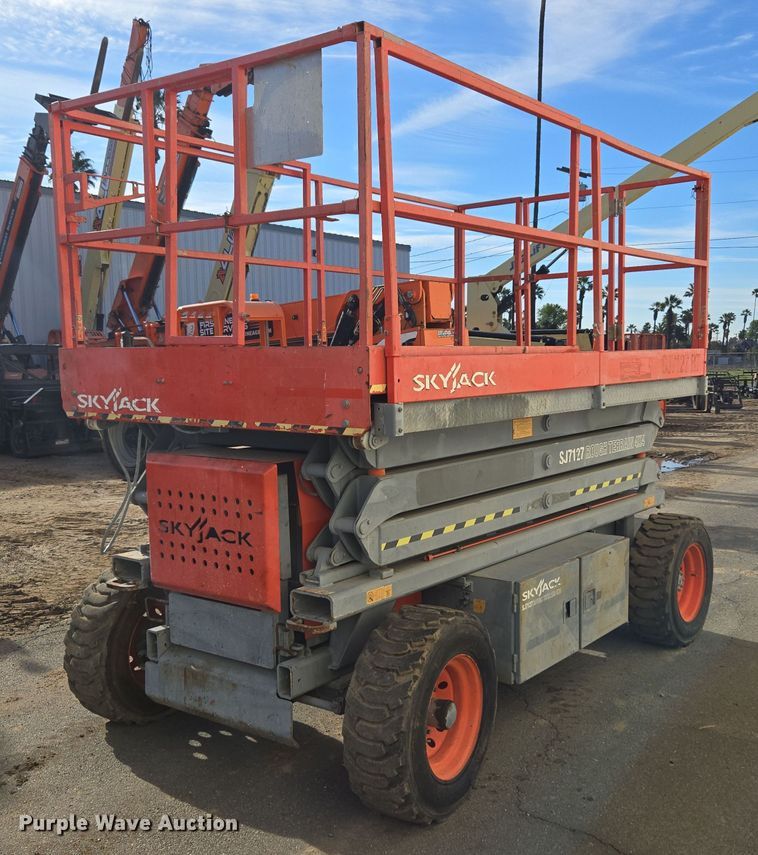 image for item ER5164 2006 Skyjack SJ7127 scissor lift