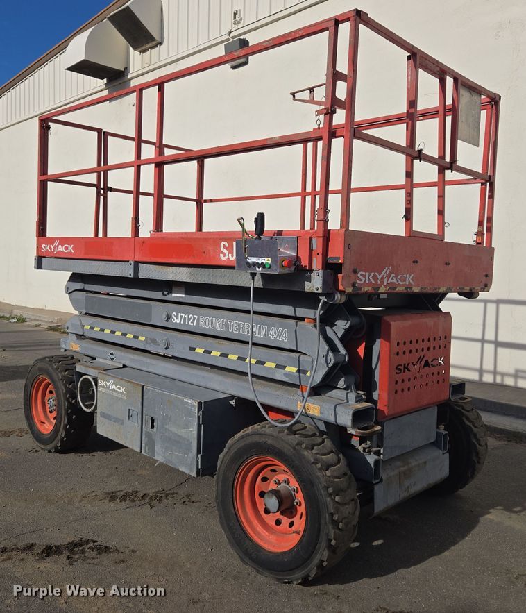image for item ER5164 2006 Skyjack SJ7127 scissor lift