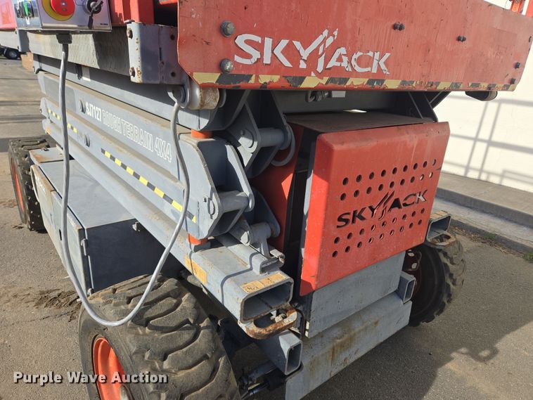 image for item ER5164 2006 Skyjack SJ7127 scissor lift