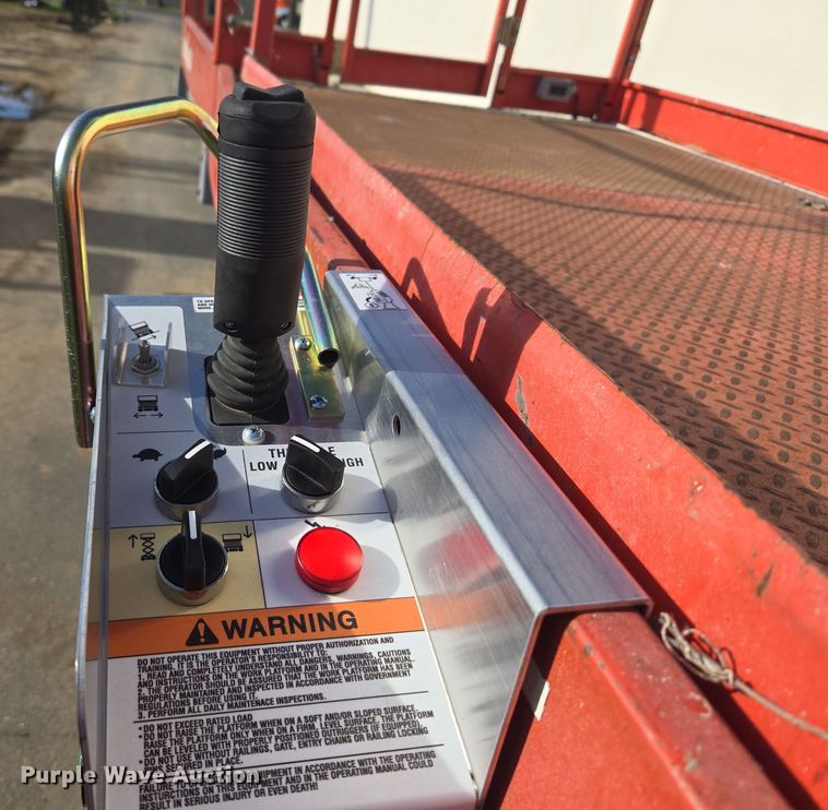 image for item ER5164 2006 Skyjack SJ7127 scissor lift