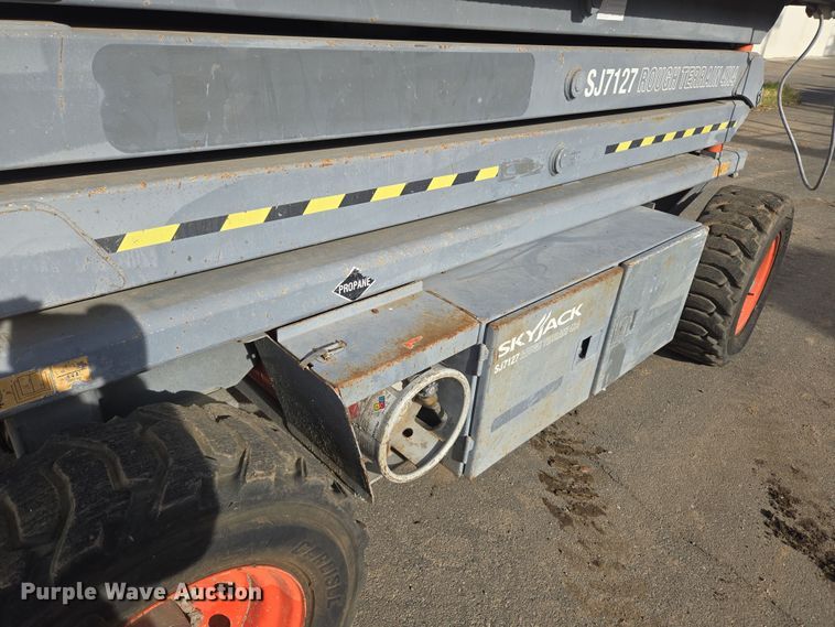 image for item ER5164 2006 Skyjack SJ7127 scissor lift