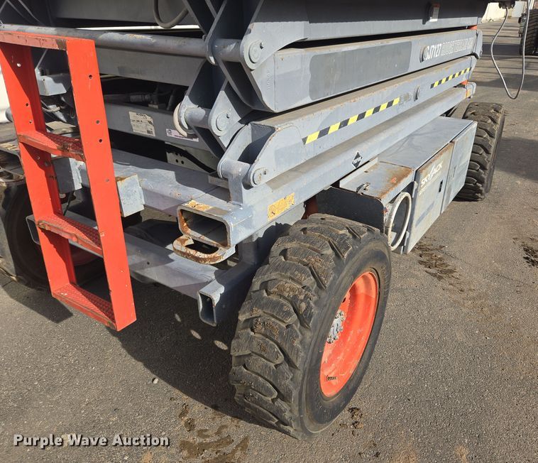 image for item ER5164 2006 Skyjack SJ7127 scissor lift