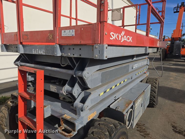 image for item ER5164 2006 Skyjack SJ7127 scissor lift