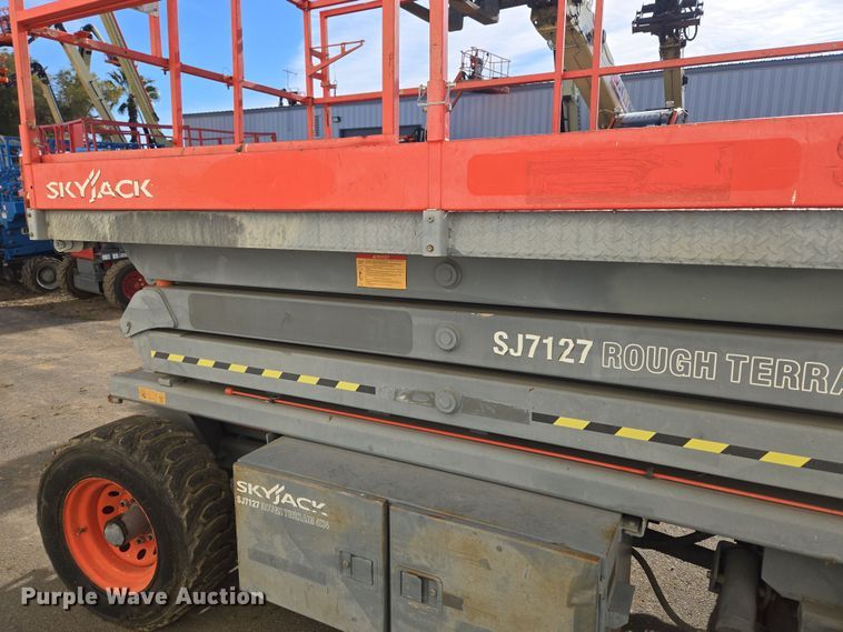 image for item ER5164 2006 Skyjack SJ7127 scissor lift