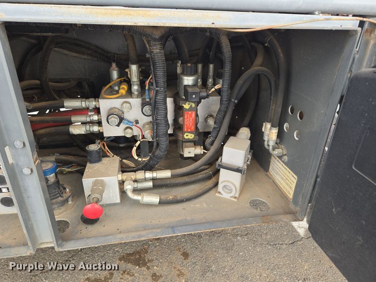 image for item ER5164 2006 Skyjack SJ7127 scissor lift