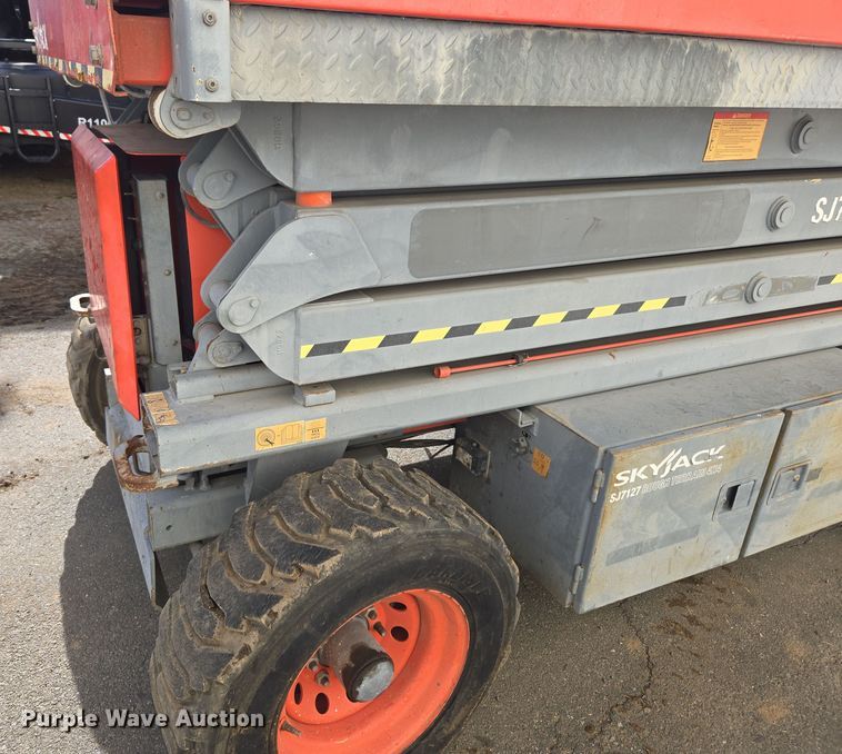 image for item ER5164 2006 Skyjack SJ7127 scissor lift