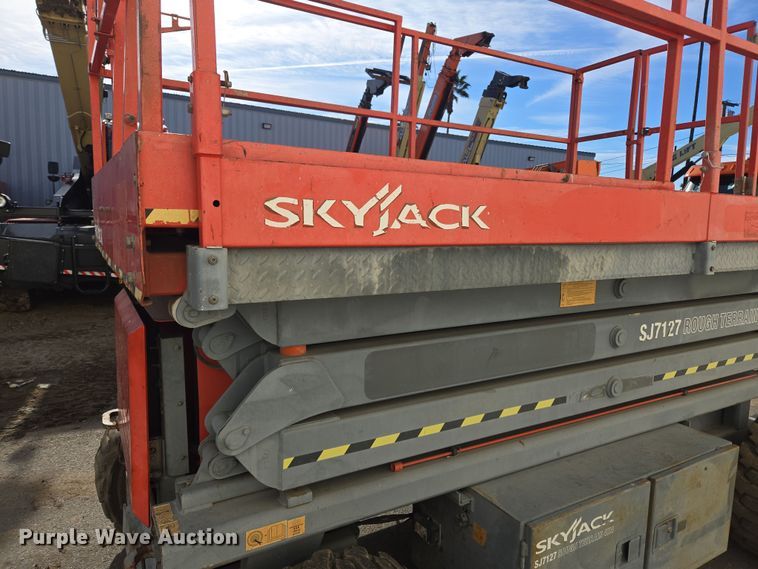 image for item ER5164 2006 Skyjack SJ7127 scissor lift
