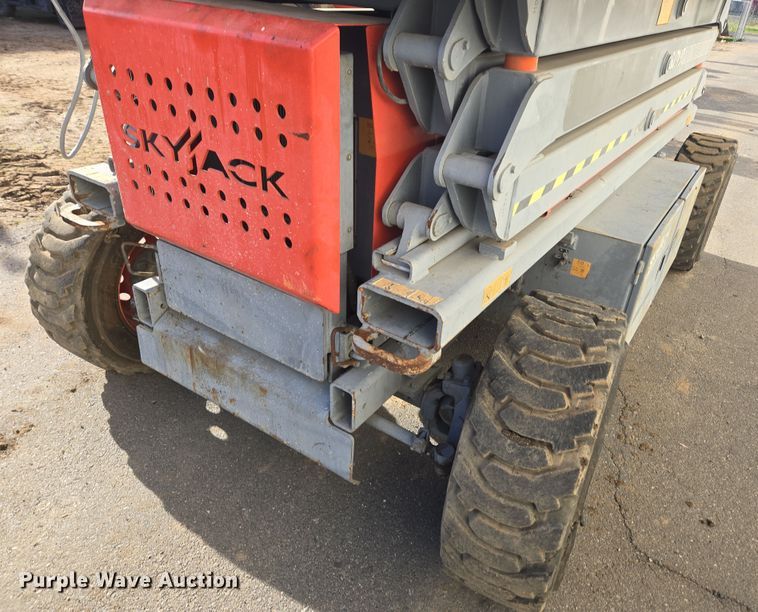 image for item ER5164 2006 Skyjack SJ7127 scissor lift