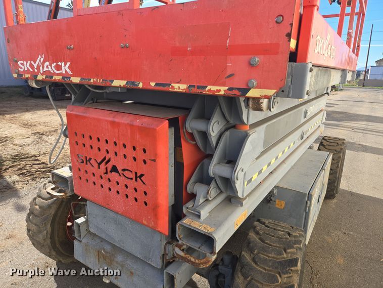 image for item ER5164 2006 Skyjack SJ7127 scissor lift