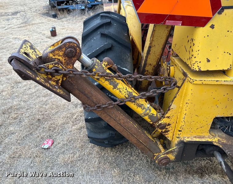 image for item ER8704 1970 Case 480CK backhoe