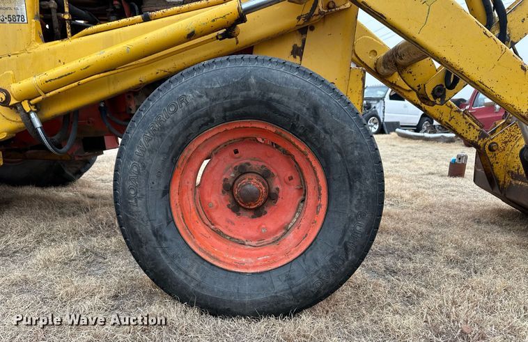 image for item ER8704 1970 Case 480CK backhoe