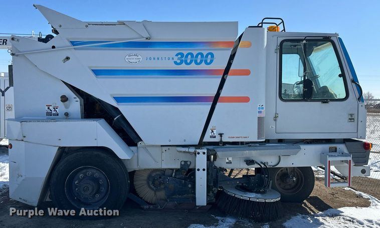 image for item ER8734 2002 Johnston 3000 street sweeper