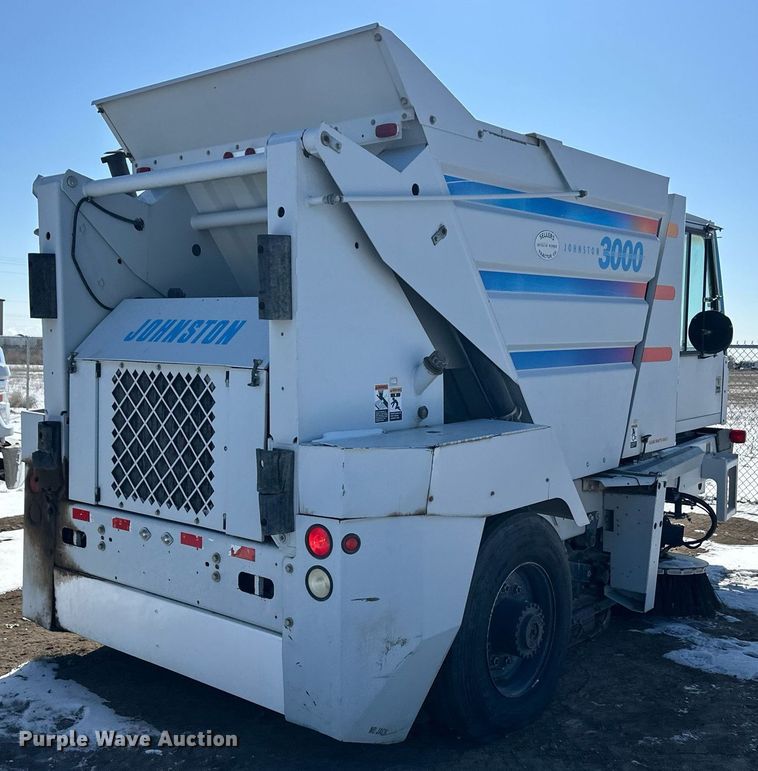 image for item ER8734 2002 Johnston 3000 street sweeper