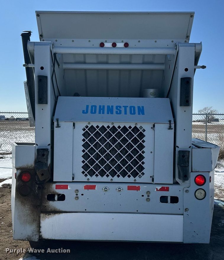 image for item ER8734 2002 Johnston 3000 street sweeper