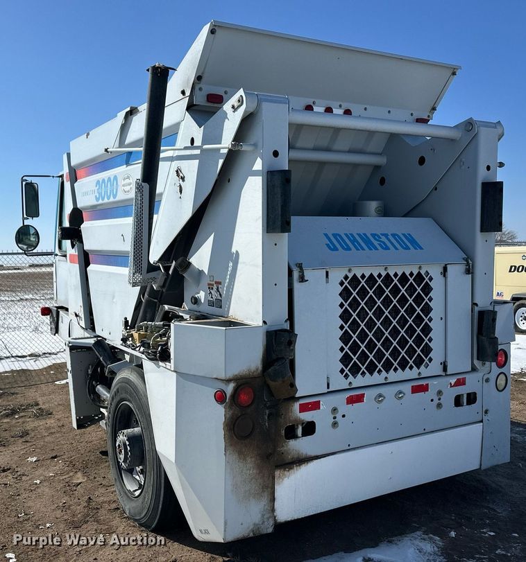 image for item ER8734 2002 Johnston 3000 street sweeper