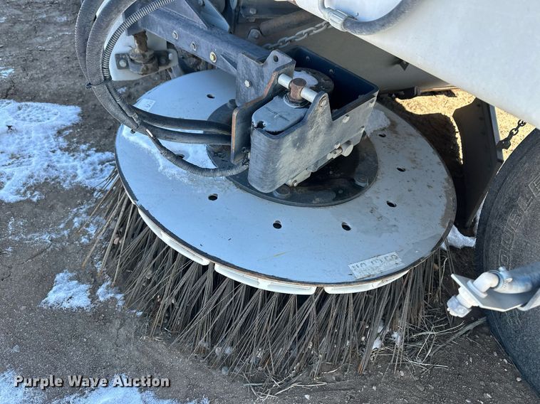 image for item ER8734 2002 Johnston 3000 street sweeper