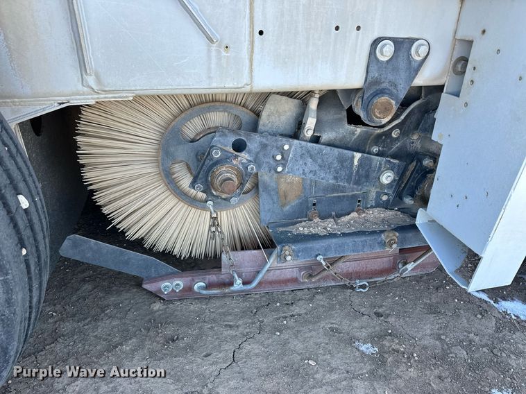 image for item ER8734 2002 Johnston 3000 street sweeper