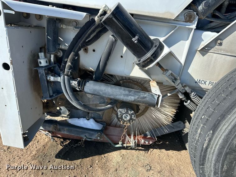 image for item ER8734 2002 Johnston 3000 street sweeper