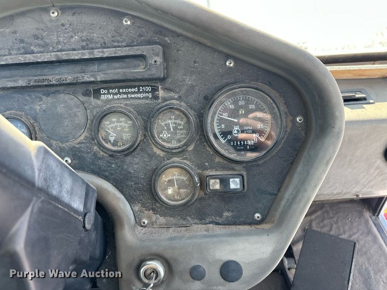 image for item ER8734 2002 Johnston 3000 street sweeper